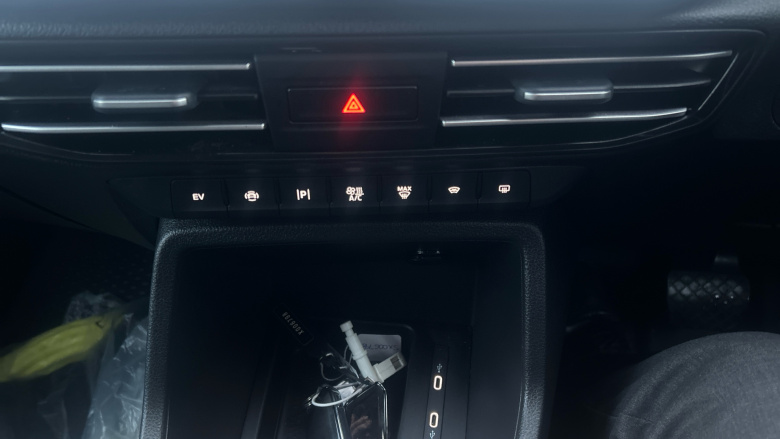 Ford Transit Connect 250 L2 Petrol 1.5 EcoBoost PHEV 150 Trend Van Auto